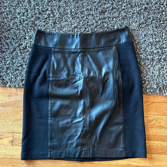 Cabi Miranda Skirt Womens 6 Black Straight Faux Leather Style #3754 - Picture 1 of 10
